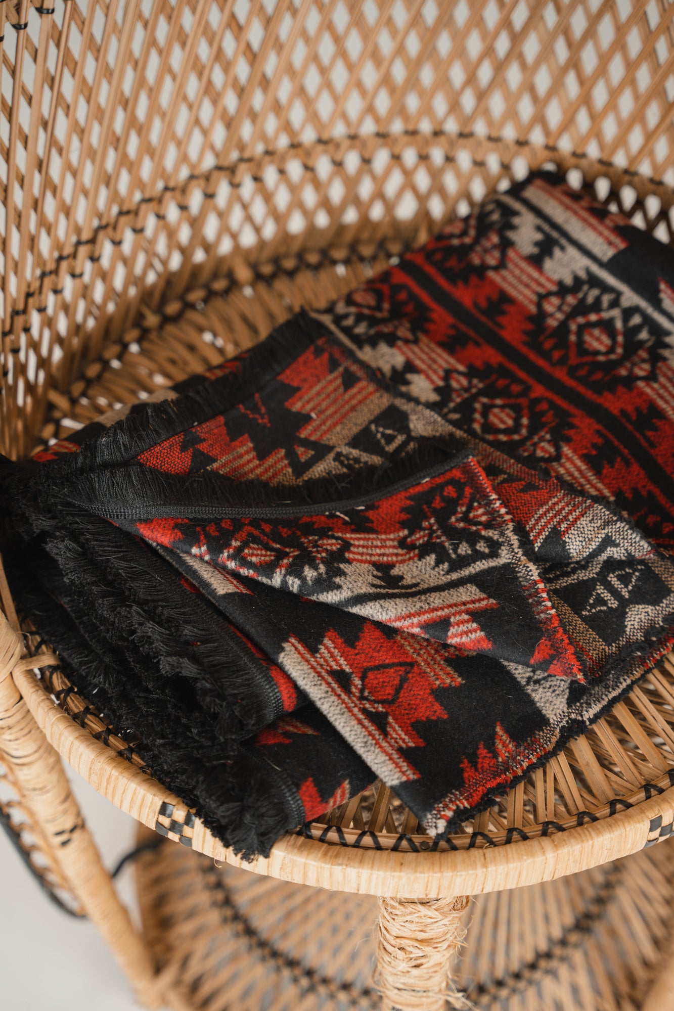Boho blanket - black and red