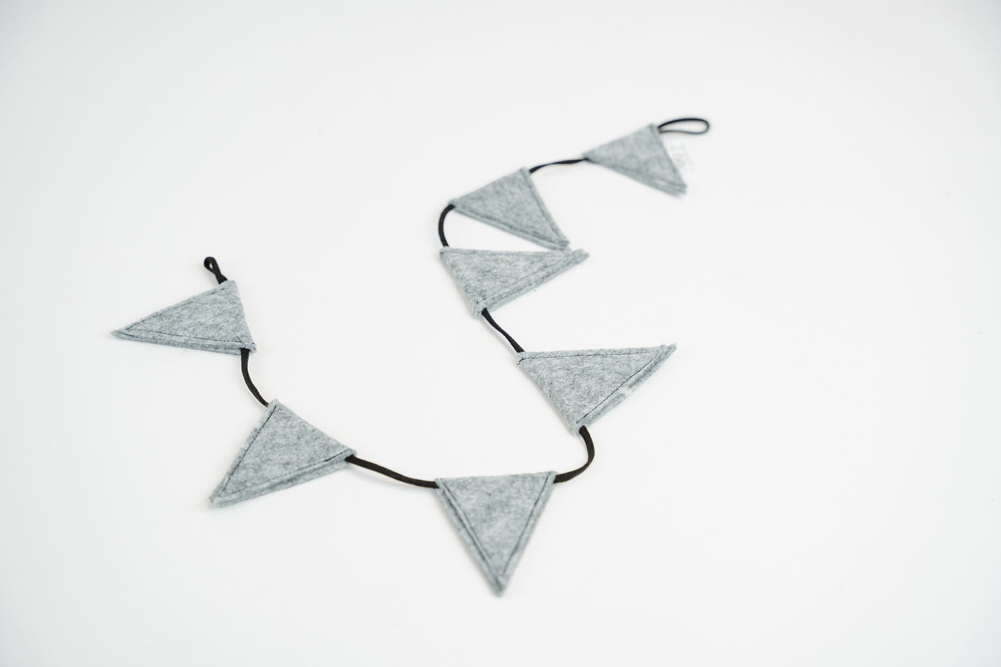 Bunting in felt for cats
