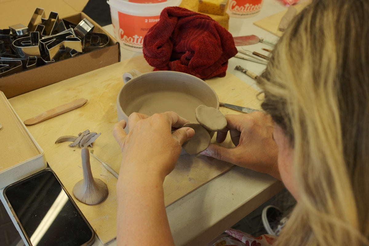 Atelier de décoration de bol chez Betes Gourmandes